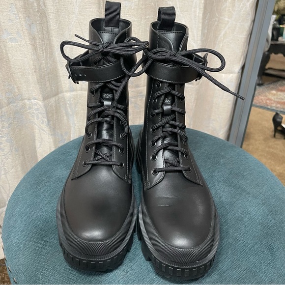 Moncler | BRAND NEW! Black Calfskin Lace Up Combat Boots Size: 37 - Picture 2 of 9